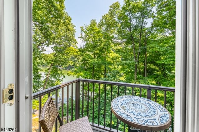 42 W Shore Dr, Vernon Twp., NJ 07462
