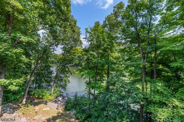 42 W Shore Dr, Vernon Twp., NJ 07462