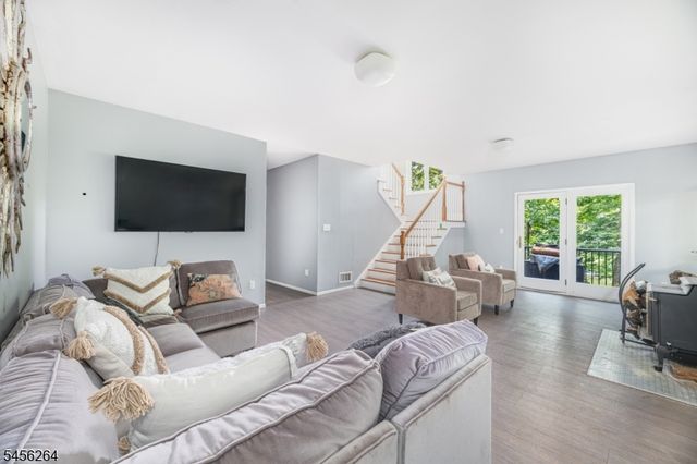 42 W Shore Dr, Vernon Twp., NJ 07462
