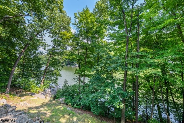 42 W Shore Dr, Vernon Twp., NJ 07462
