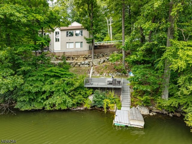 42 W Shore Dr, Vernon Twp., NJ 07462