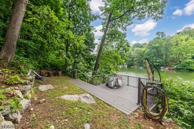 42 W Shore Dr, Vernon Twp., NJ 07462