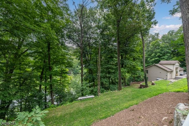 42 W Shore Dr, Vernon Twp., NJ 07462