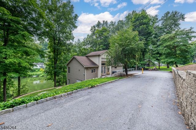 42 W Shore Dr, Vernon Twp., NJ 07462