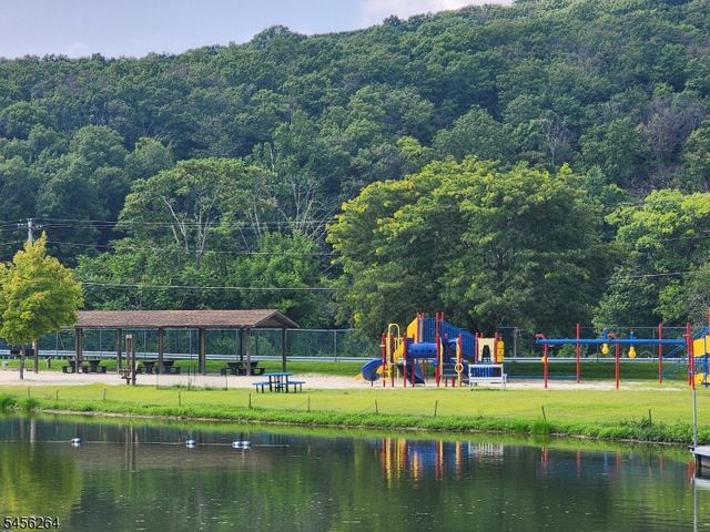 42 W Shore Dr, Vernon Twp., NJ 07462