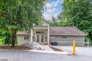 42 W Shore Dr, Vernon Twp., NJ 07462