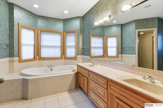 10669 Oak Park Lane, Blair, NE 68008