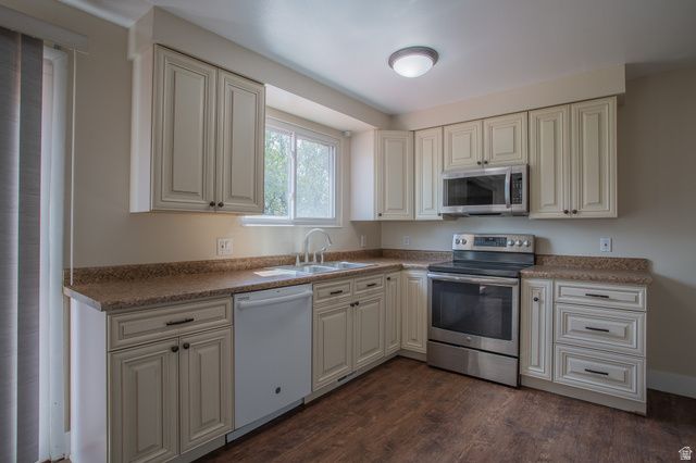 3305 W PAULA ANN ST, Taylorsville, UT 84129