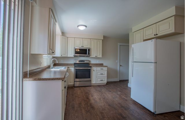 3305 W PAULA ANN ST, Taylorsville, UT 84129