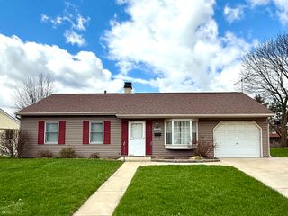1320 N Elmwood Drive, Aurora, IL 60506