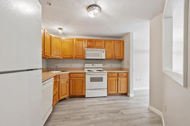 9 Green Briar Rd 9, Fitchburg, MA 01420