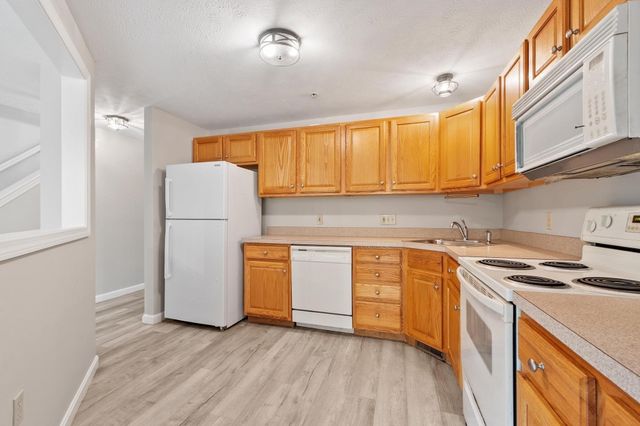 9 Green Briar Rd 9, Fitchburg, MA 01420
