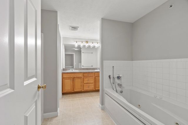 9 Green Briar Rd 9, Fitchburg, MA 01420