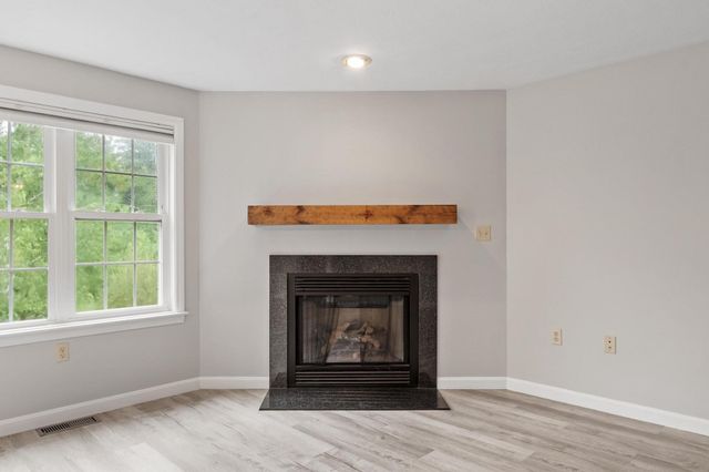 9 Green Briar Rd 9, Fitchburg, MA 01420