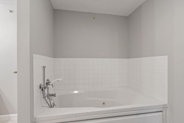 9 Green Briar Rd 9, Fitchburg, MA 01420