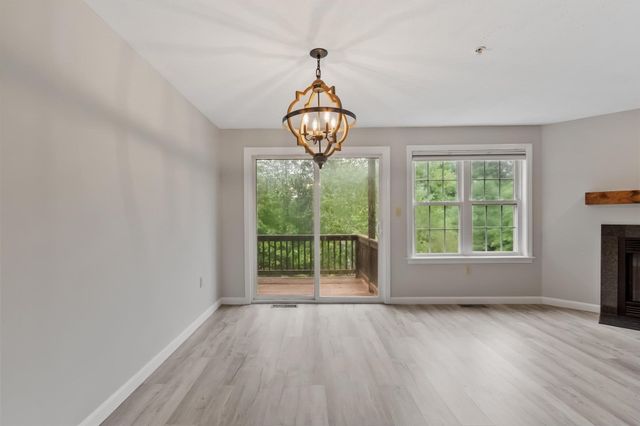 9 Green Briar Rd 9, Fitchburg, MA 01420