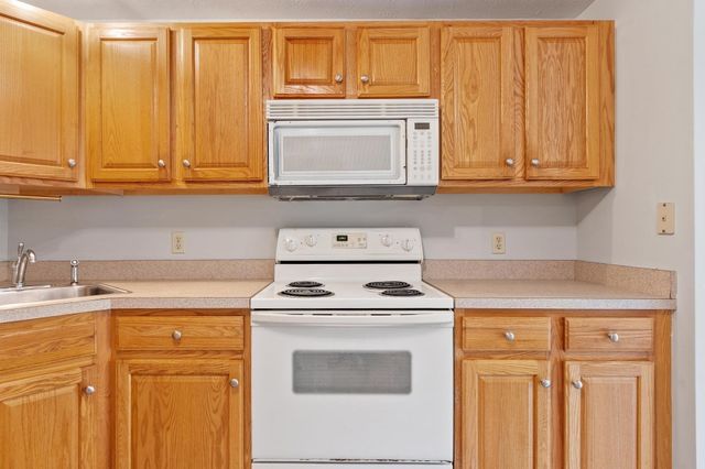 9 Green Briar Rd 9, Fitchburg, MA 01420