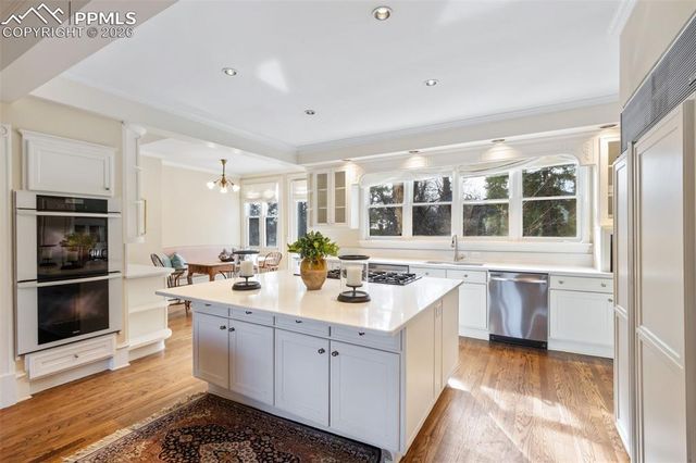 9 Broadmoor Avenue, Colorado Springs, CO 80906