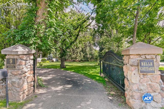 9 Broadmoor Avenue, Colorado Springs, CO 80906