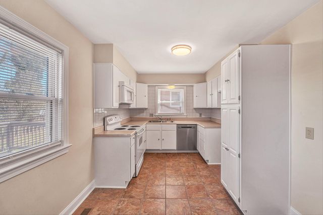 1013 Gardens RD, Roanoke, VA 24014