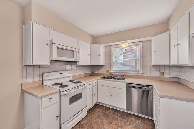 1013 Gardens RD, Roanoke, VA 24014