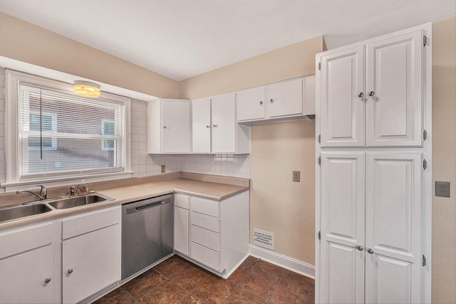 1013 Gardens RD, Roanoke, VA 24014