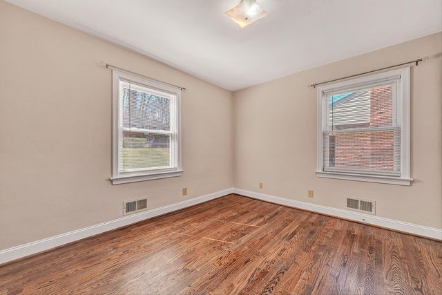 1013 Gardens RD, Roanoke, VA 24014