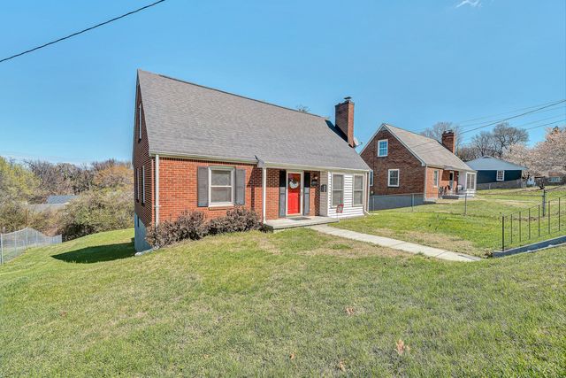 1013 Gardens RD, Roanoke, VA 24014