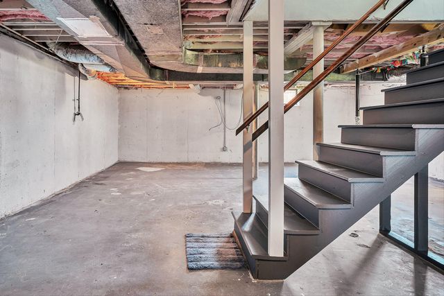 1013 Gardens RD, Roanoke, VA 24014