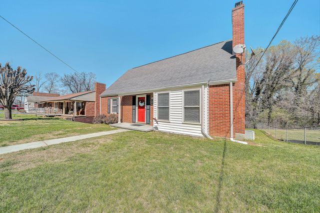 1013 Gardens RD, Roanoke, VA 24014