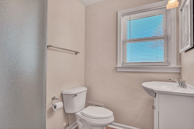 1013 Gardens RD, Roanoke, VA 24014