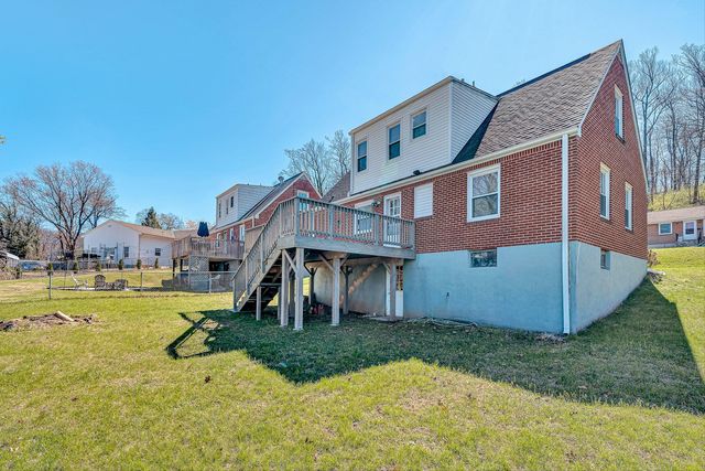 1013 Gardens RD, Roanoke, VA 24014