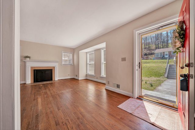 1013 Gardens RD, Roanoke, VA 24014