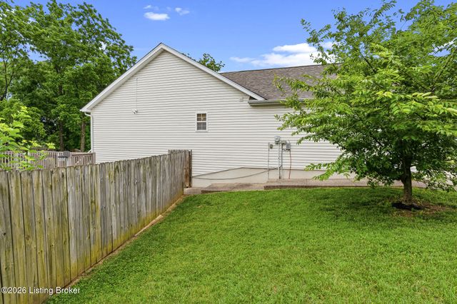 5908 Saddle Blanket Dr, Louisville, KY 40219