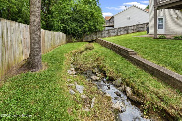 5908 Saddle Blanket Dr, Louisville, KY 40219