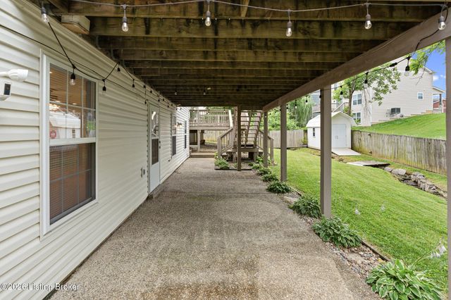 5908 Saddle Blanket Dr, Louisville, KY 40219