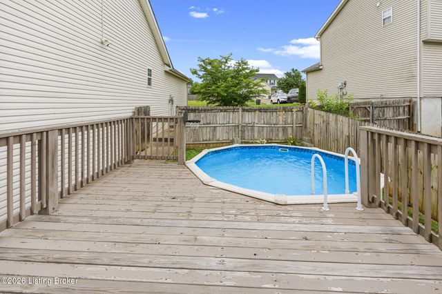 5908 Saddle Blanket Dr, Louisville, KY 40219