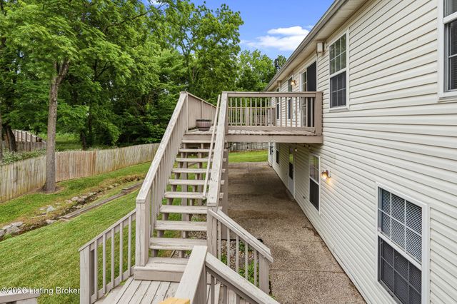 5908 Saddle Blanket Dr, Louisville, KY 40219