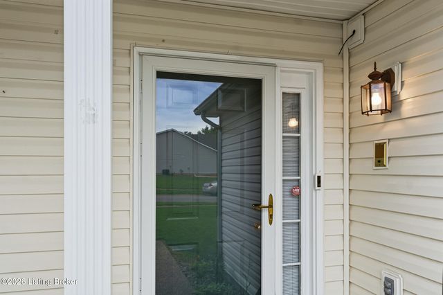 5908 Saddle Blanket Dr, Louisville, KY 40219