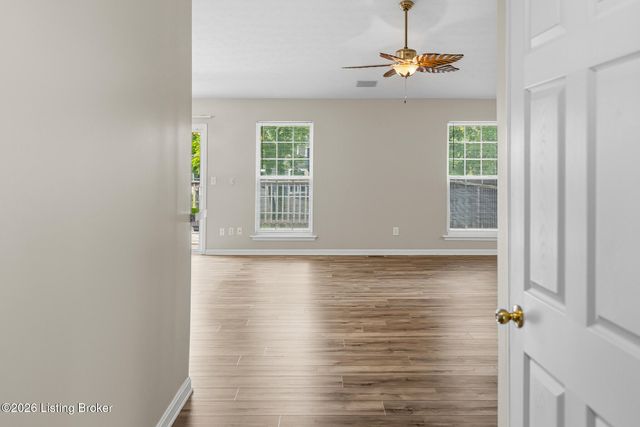 5908 Saddle Blanket Dr, Louisville, KY 40219