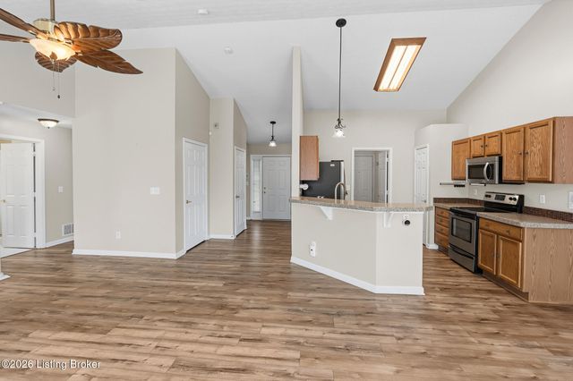 5908 Saddle Blanket Dr, Louisville, KY 40219