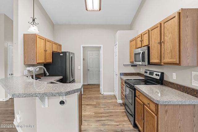 5908 Saddle Blanket Dr, Louisville, KY 40219