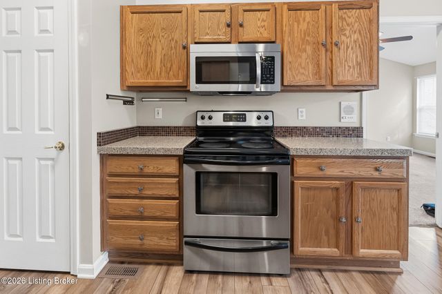 5908 Saddle Blanket Dr, Louisville, KY 40219
