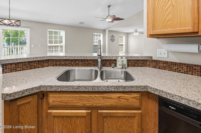 5908 Saddle Blanket Dr, Louisville, KY 40219