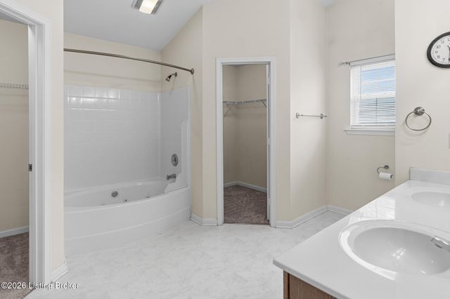 5908 Saddle Blanket Dr, Louisville, KY 40219