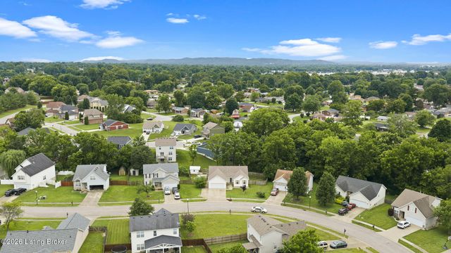 5908 Saddle Blanket Dr, Louisville, KY 40219