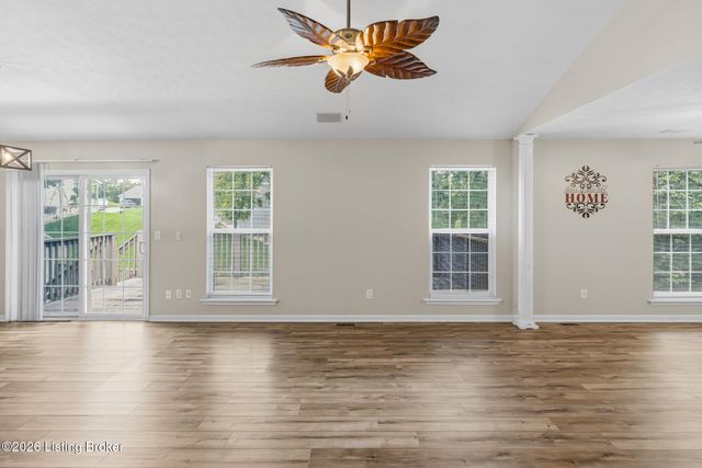 5908 Saddle Blanket Dr, Louisville, KY 40219