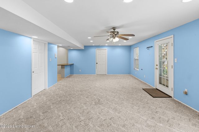 5908 Saddle Blanket Dr, Louisville, KY 40219