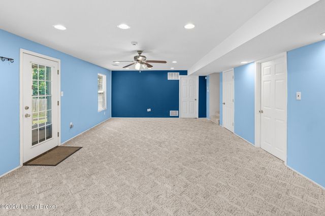 5908 Saddle Blanket Dr, Louisville, KY 40219