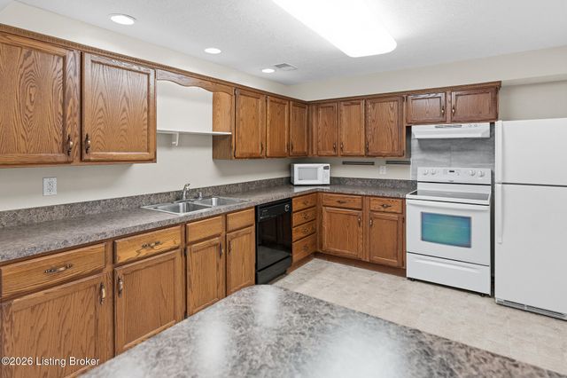 5908 Saddle Blanket Dr, Louisville, KY 40219